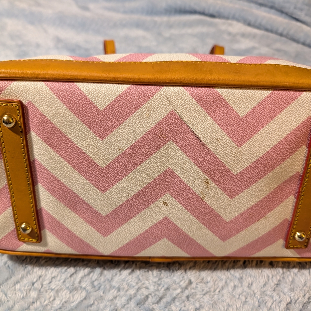 🚫🚫SOLD🚫🚫Dooney & Bourke Pink Chevron Tote Bag - Picture 5 of 14